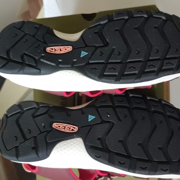 Keen Astoria West Closed Toe Sandals, size 8.5 - Picture 4 of 4